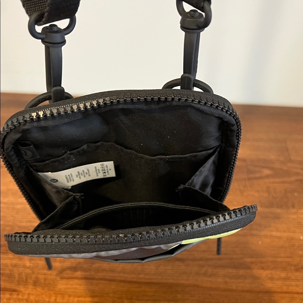 Lululemon Easy Access Camouflage Belt/Crossbody Bag mint and black - Picture 8 of 12
